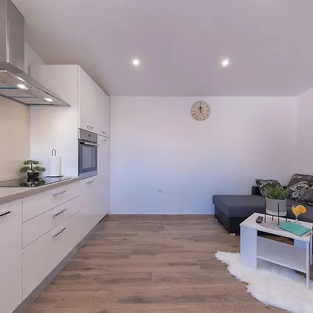 Dijana アパート ザダル