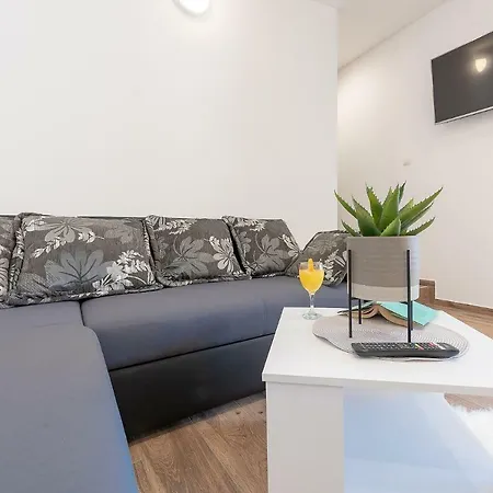 Dijana Апартаменты Задар