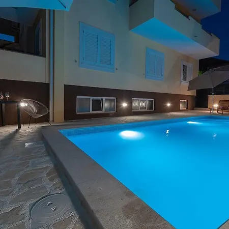Apartment Dijana *