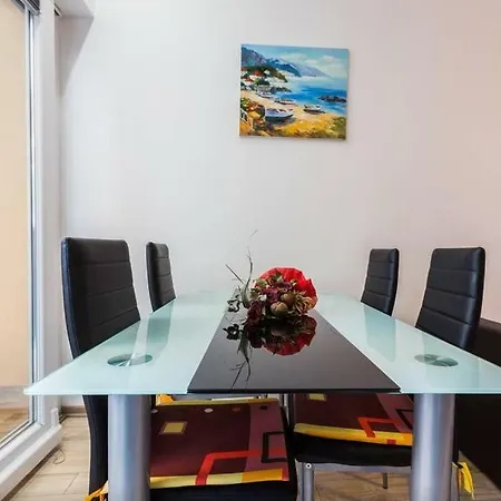 Dijana Apartment *
